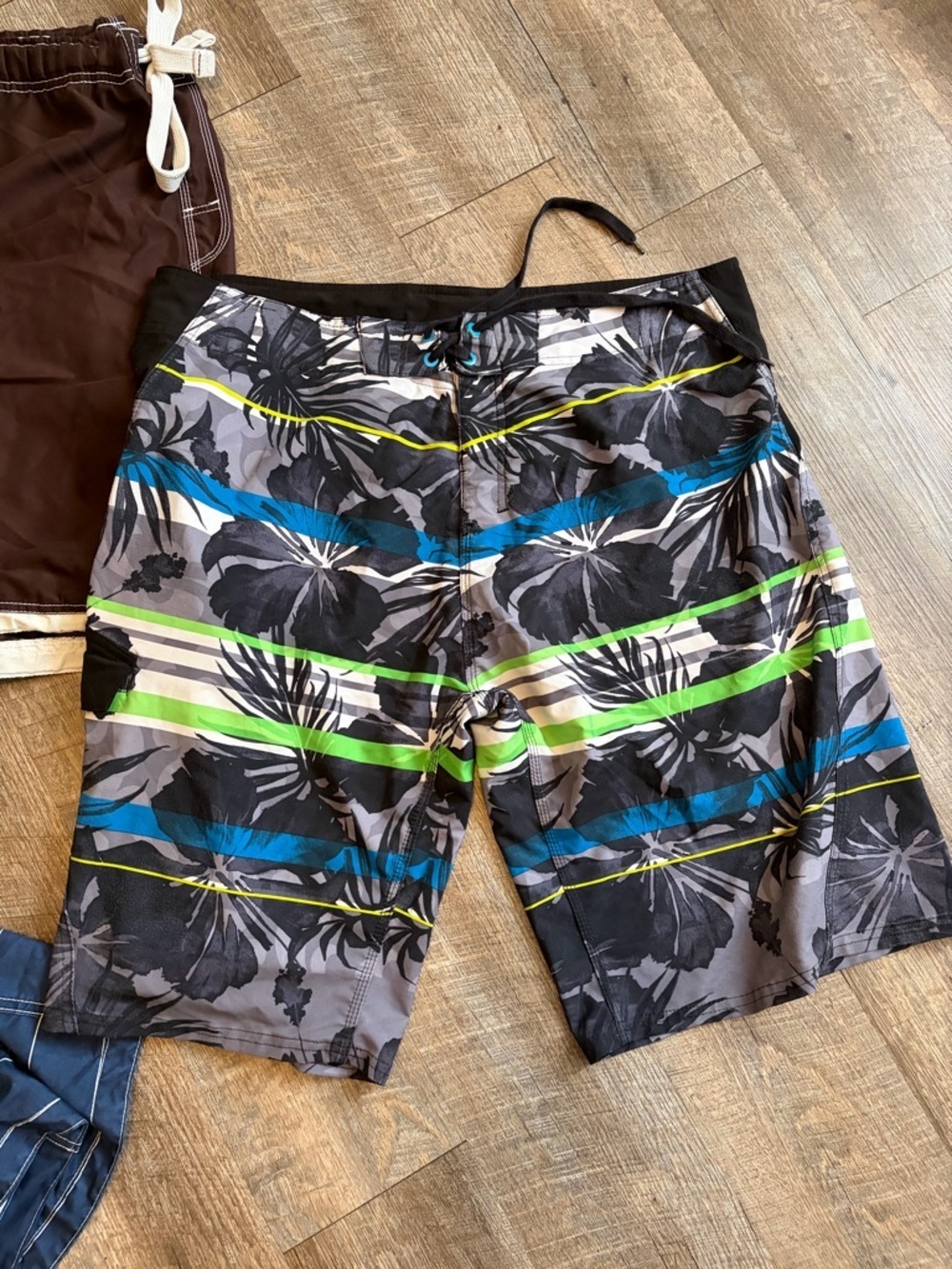 Men’s Swim Trunks - Picture 3 of 10